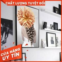 Bộ khung tranh treo tường, Tranh đơn cô gái và hoa cúc vàng CV015