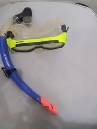 Bộ kính lặn và ống thở Mesuca