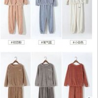 Bộ mặc ở nhà siêu ấm,mềm mịn,dễ thương cu te.Co e nó mùa đông không lo bị lạnh nhanh tay ib e dể nhận hàng sớm ạ.