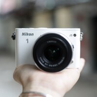 Bộ máy ảnh Nikon 1 J3 kèm ống kính NIKKOR 10-30mm f/3.5–5.6 VR mirrorless nhỏ gọn