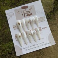 bộ móng tay giả nail box thiết kế màu trắng cô dâu kỉ yếu bánh bèo