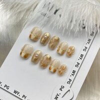 Bộ Móng Tay Giả Phong Cách Hoàng Kim Cho Bạn Nữ