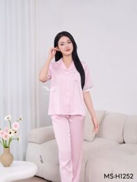 Bộ ngủ lụa mặc ở nhà tay cộc quần dài màu hồng sang chảnh H1252