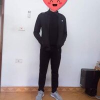 Bộ nỉ xuất Hàn K - SWISS dư xịn. Được duy nhất màu đen. Chất từ cái khóa đến đường kim mũi chỉ.
Sỉ, lẻ cứ ib e ạ.