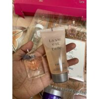 Bộ nước hoa 5 mL + sữa tắm 50 mL Lancome La   Vie est Belle