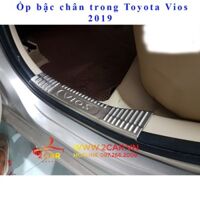 Bộ ốp bậc chân trong  ngoài xe Toyota Vios 2019 - 2022, chất liệu inox - 4 ốp bậc trong