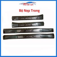 Bộ ốp bậc cửa trong ngoài nẹp bước chân Altis 2014-2015-2016-2017-2018-2019-2020-2021 vân Titan chống trầy trang trí xe - Trong
