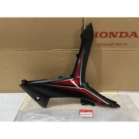 Bộ ốp trung tâm bên trái HONDA WAVE RSX110 năm 2016 màu Đen đỏ sần. (64355K90V20ZC)