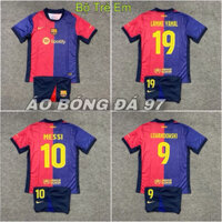 Bộ Quần Áo Đá Banh Trẻ Em Barca, Áo Bóng Đá CLB Barcelona 2025 - Chuẩn Mẫu Thi Đấu - Vải Polyester Gai Thái Cao Cấp