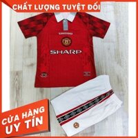 bộ quần áo polo bóng đá mu umbro sharp có cổ màu đỏ quần trắng