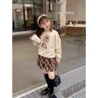 Bộ thu đông cho bé (áo gấu da cá + chân váy kẻ)