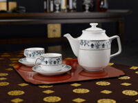 Bộ trà 1.1 L – Jasmine – Tứ Quý Mã sản phẩm: 01111113303 Thương hiệu: Minh Long I Bộ sưu tập: Jasmine Hoa văn: Tứ Quý