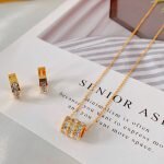 Bộ Trang Sức Nữ Bông Tai Và Dây Chuyền Titan Không Rỉ Khoen Tròn Đính Đá TT 4094