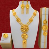 Bộ vòng cổ trang sức phong cách mới Bộ bốn mảnh bao gồm dây chuyền và bông tai, vòng tay, nhẫn Trang trí họa tiết dây chuyền mạ vàng 24K Thích hợp để tham dự mọi loại sự kiện Mặc và Quà tặng ngày lễ tình nhân, sinh nhật, kỷ niệm Sự lựa chọn đầu tiên