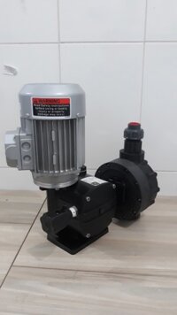 Bơm định lượng hóa chất NaOH, Acid, Polymer - FGM252B, lưu lượng tối đa 252 lítgiờ, công suất 0.37 kW