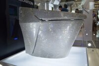 Bồn cầu đắt nhất thế giới, đính 72.000 viên pha lê