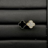 Bông tai cỏ 4 lá 2 màu đeo 2 mặt thiết kế mới