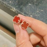 Bông tai cỏ 4 lá màu đỏ m.não khung titan