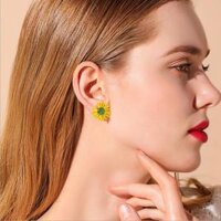 Bông tai hoa cúc họa mi nhiều mầu đẹp như hình BT186 - Vàng