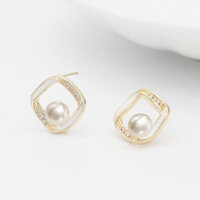 Bông tai ngọc trai nước ngọt hình kim cương cổ điển