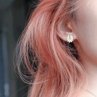 BÔNG TAI TITAN HOA CÚC TRẮNG