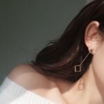 Bông Tai Tòn Ten Dài Hình Vuông Rỗng Titan Ko Đen TT4639