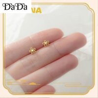 Bông tai vàng thật 18k sử dụng năm chân cắt hoa nhỏ và bông tai dát kim cương đơn Bông tai nữ sang trọng