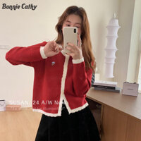 Bonnie Cathy Màu Đỏ Thêu Không Khí Cảm Giác Ôm Cổ Tròn Đan Cardigan Nữ Áo Len Áo Khoác