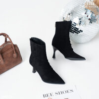 BOOT NỮ BEESHOES MŨI NHỌN DA LỘN - GIÀY BỐT NỮ ĐẾ CAO 7 PHÂN SẴN MÀU KEM ĐEN 240574 (FORM 1.5)