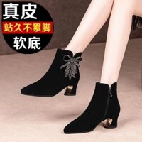 Bốt một lớp da mềm thật Bốt ngắn Bốt Nữ Da Mờ đính đá lót nhung mẫu mới Gót Thô cho nữ