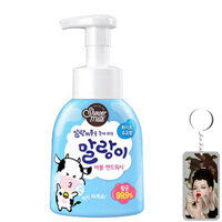 Bọt rửa tay diệt khuẩn Showermate Strawberry Milk 300ml tặng móc khóa - Hương sữa tươi