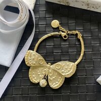 {Boutique Ready Stock} Vòng tay bướm CD Mặt dây chuyền ngọc trai Mặt vàng Đồng thau mạ vàng có con dấu thép Chất lượng cao Hàn Quốc 2023 Phong cách mới Retro Thanh lịch Vòng tay nữ thời trang cổ điển B458