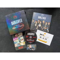 Bts mini album dark wild đã khui seal, gồm CD postcard photocard Jimin & photobook đồ như hình.