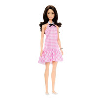 Búp bê Barbie cao 32cm Fashionistas tóc đen/mắt nâu với váy gingham hồng và phụ kiện kỷ niệm 65 năm