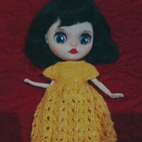 Búp bê bly có đầm len và giầy như hình ( đã fu như hình)......yyyyy