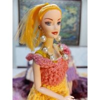 Bup bê người mẫu, da sáng , dáng xinh,  mặt đẹp lung linh + váy len, áo choàng lông, hoa tai, vòng cổ .