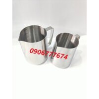 Ca đánh sữa inox không nắp có vạch chia bên trong bền đẹp (Ảnh shop tự chụp)