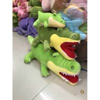 Cá sấu nhồi bông hả miệng
