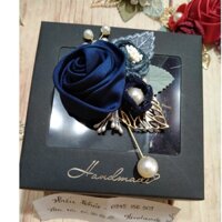 Cài áo hoa hồng lụa cuộn xanh navy đậm full hộp ( ảnh chụp thật 100%)