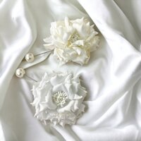 Cài áo hoa lụa trắng ghim 423