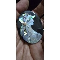 Cài áo họa tiết hình cô gái khảm xà cừ phối trai thật 5 li si tuyển Nhật