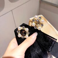 Cài áo voan nơ đính ngọc trai và đá