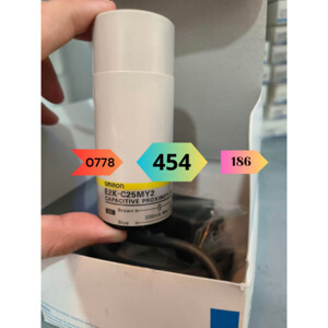 Cảm biến điện dung Omron E2K-C25MY2