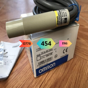 Cảm biến điện dung Omron E2K-X8ME1 2M