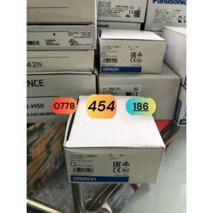 Cảm biến quang Omron E2K-L26MC1 2M