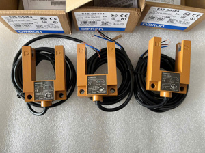 Cảm biến quang Omron E3S-GS3E4