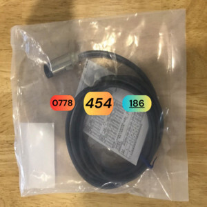 Cảm biến tiệm cận Omron E2A-M18KN16-WP-B1