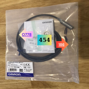 Cảm biến tiệm cận Omron E2A-M12KS04-WP-C1