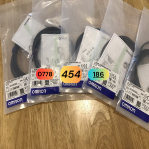 Cảm biến tiệm cận Omron E2A-S08KN04-WP-C1 2M