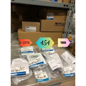 Cảm biến tiệm cận Omron E2B-M12KN08-WP-B1 2M